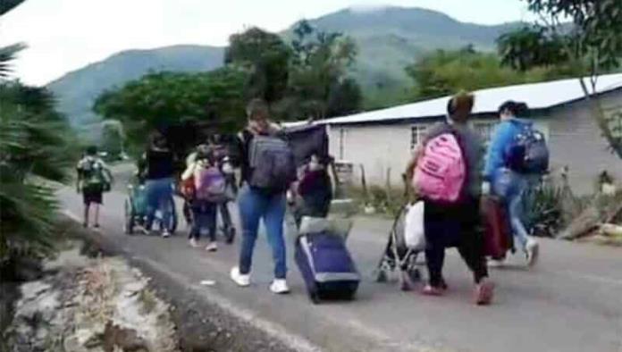 Habitantes de Coalcomán, Michoacán huyen por Narco Guerra