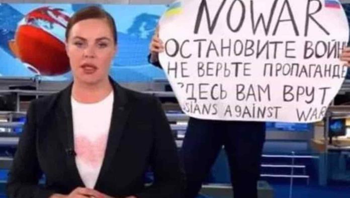 Arrestan y desaparece periodista rusa que protestó contra la guerra