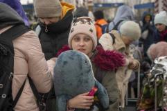 Capturan a pederastas que ofrecían ayuda a niños ucranianos en Polonia